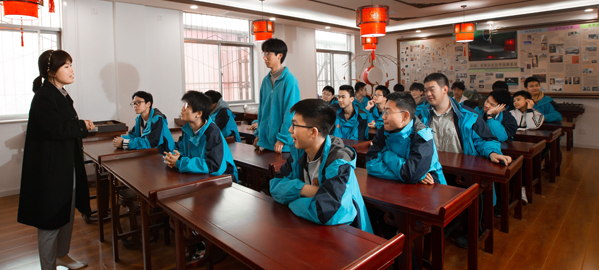 富平 分类教学，因材施教，采取“一类一方案、一人一目标”的教学方法