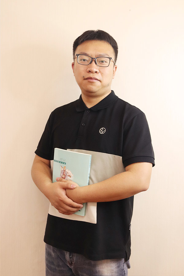 富平杨斌 本科学历，毕业于西安航空学院