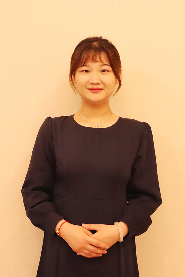 富平文哲 本科学历，优秀班主任
